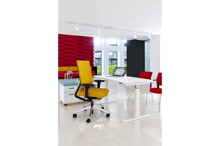 Aktiv sit-stand desk.