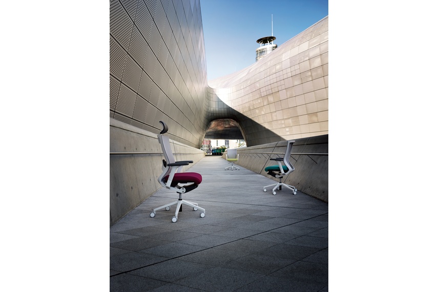 The advanced ergonomics of the T50 series allow constant supported motion.