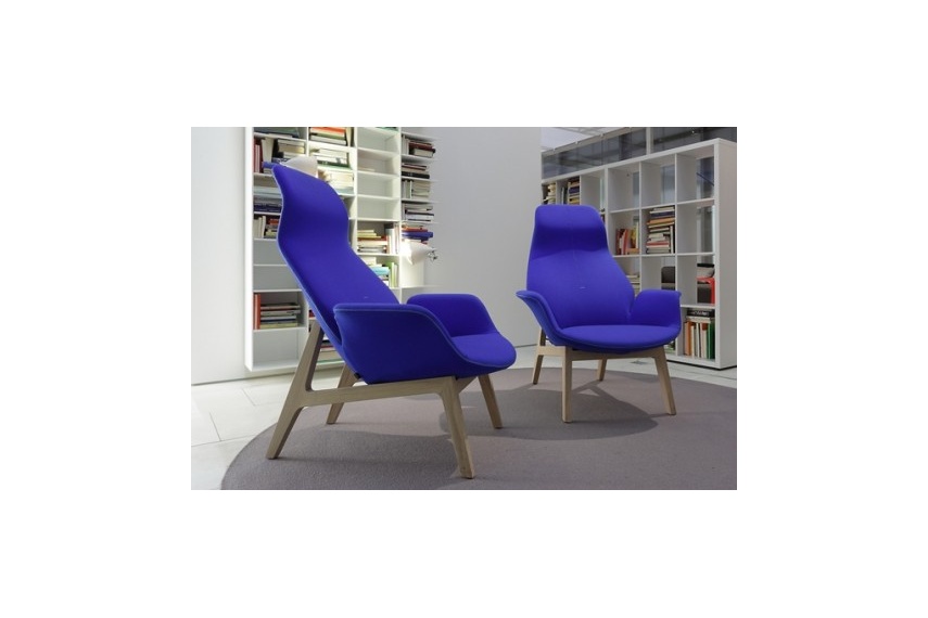 The Ventura lounge has a sensual, fluid shape.