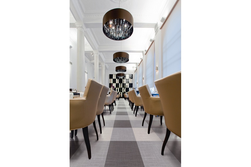 Expona Linné in a restaurant setting in light grey and dark grey.