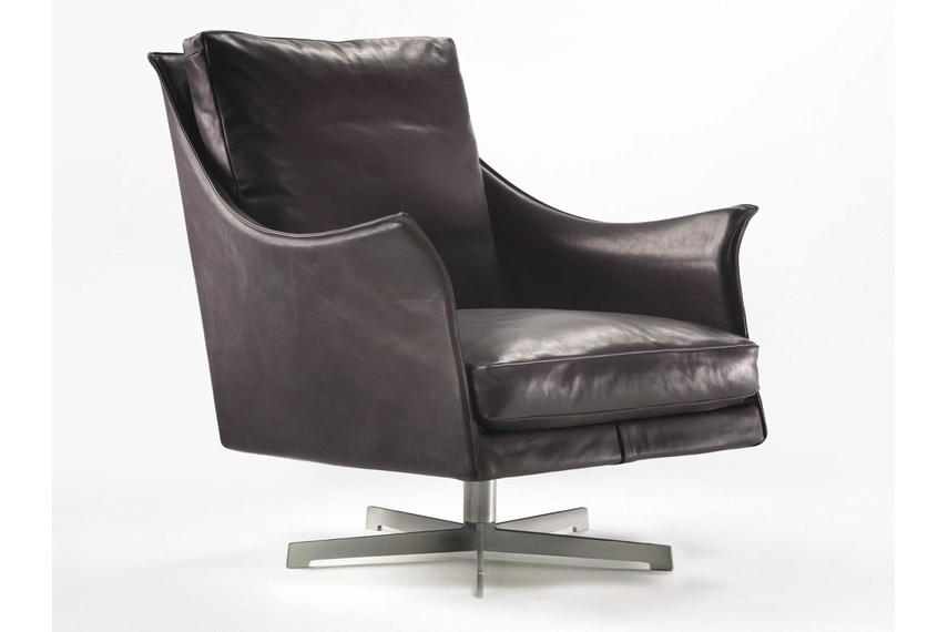 The Boss chair has a metal frame with foam polyurethane padding covered with protective fabric lining.