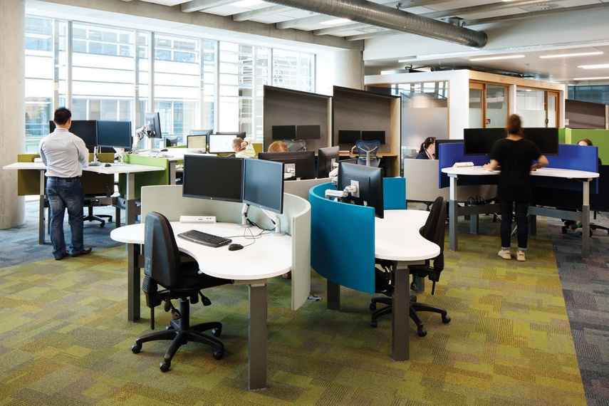 Engage sit to stand kidney desks with Divide screens.