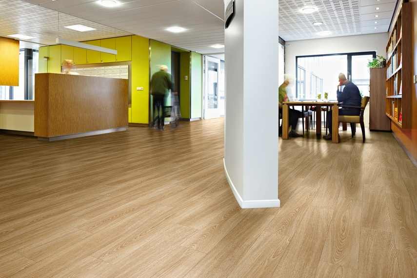 The floor coverings in the Sarlon acoustic project vinyl collection have been developed and tested to maximise impact sound reduction.