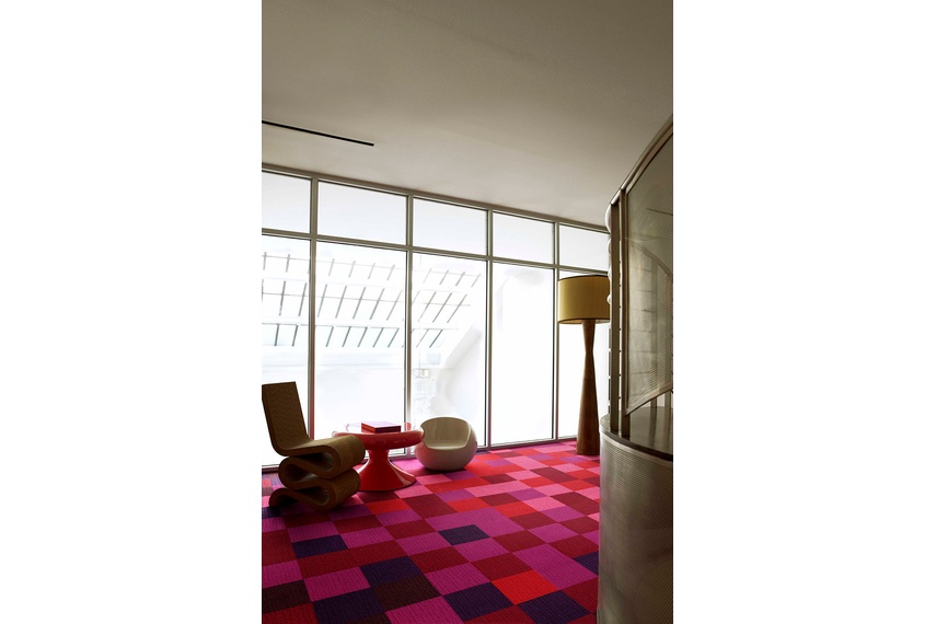 Monochrome carpet tile