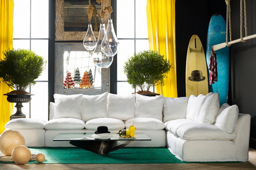 The distinctive form of the Phylum pendant is achieved with traditional glass-blowing techniques using molten glass.