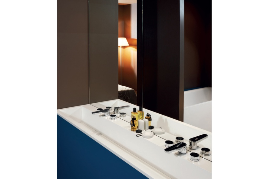 Savoy 3th basin mixer.