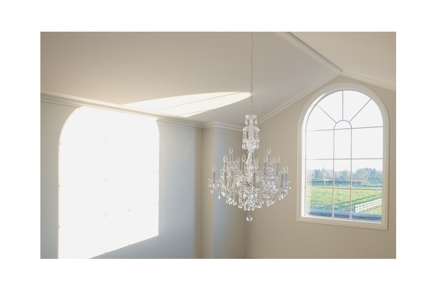 Colonial bars with curved aluminium frames emphasise classic looks