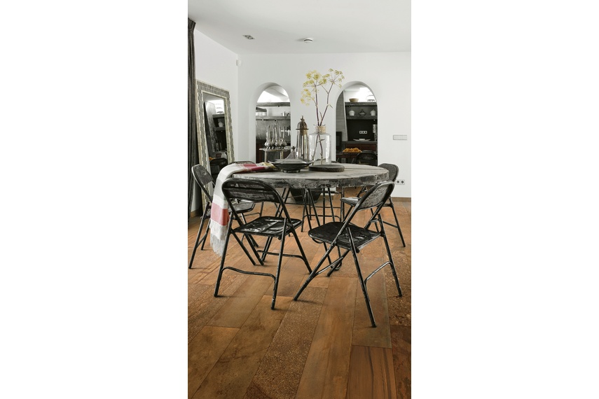 Jumble Corten colour floor tiling.