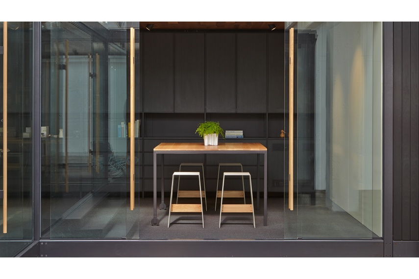 The table comes in a range of sizes and finishes