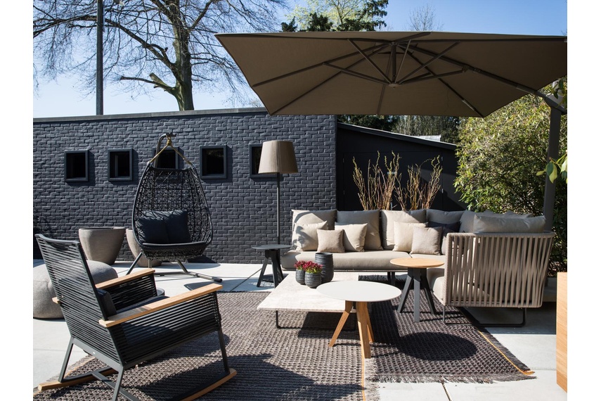The Bitta range is designed by Rodolfo Dordoni for Kettal.