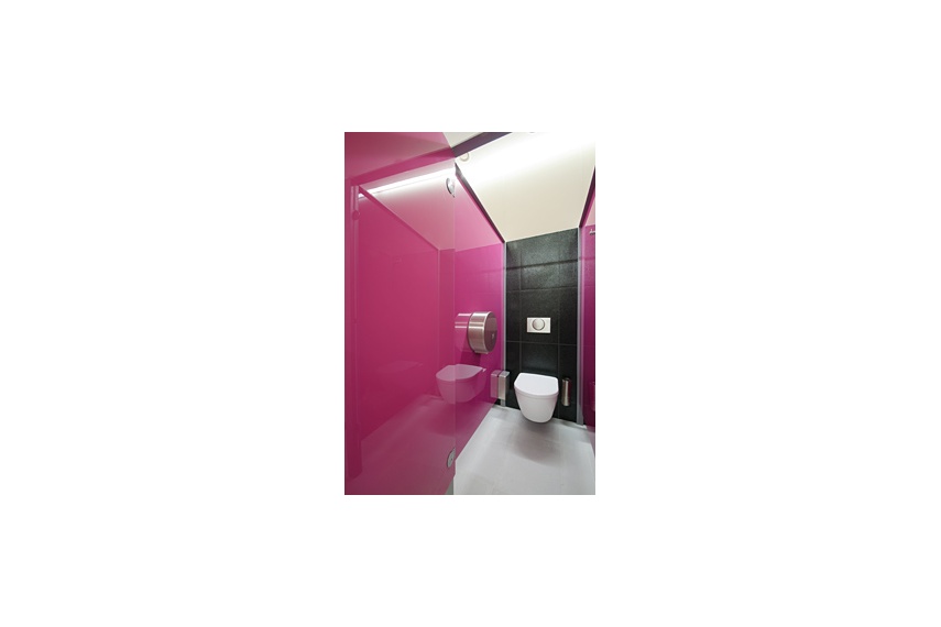 ALLEE Shopping Centre (Hungary), using LACOBEL Fuchsia.