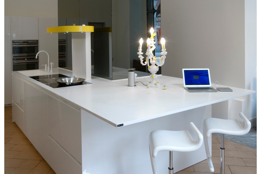 Staron surfaces have a clean, contemporary look while also being highly durable.